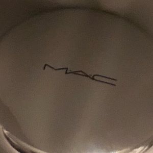 MAC Shiny Pretty Things Extra Dimension skinfinish